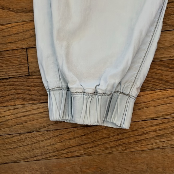 Women’s American Eagle Outfitters Chambray Cotton Joggers - Picture 2 of 8